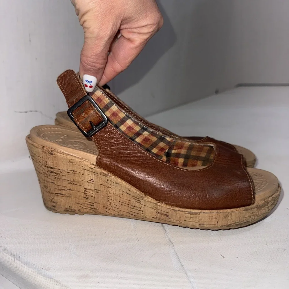 Crocs A Leigh Sandals Tan Brown Leather Cork Platform Wedge Shoes Women's Size 6